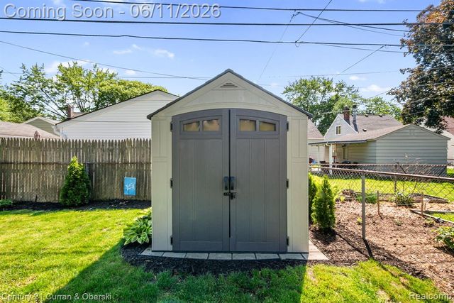 704 N Edison Avenue, Royal Oak, MI 48067