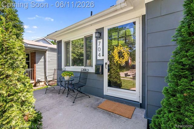 704 N Edison Avenue, Royal Oak, MI 48067