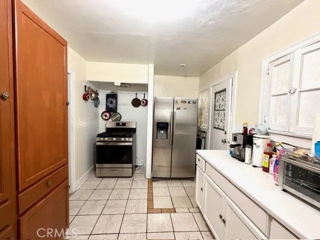 3005 11th Avenue, Los Angeles, CA 90018