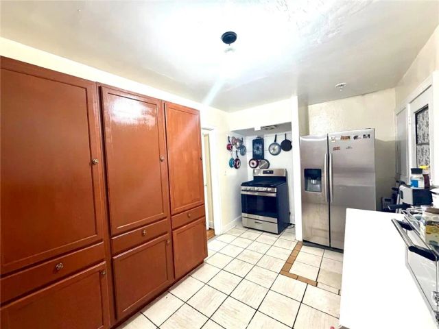 3005 11th Avenue, Los Angeles, CA 90018