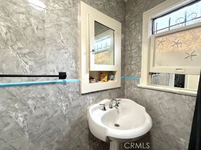 3005 11th Avenue, Los Angeles, CA 90018