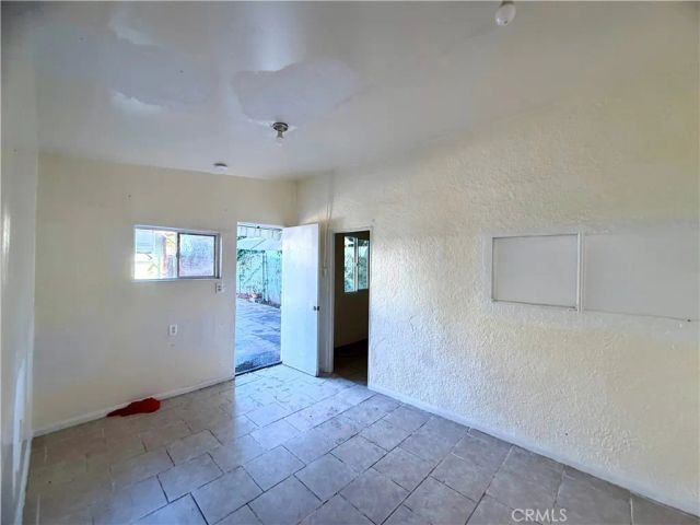 3005 11th Avenue, Los Angeles, CA 90018