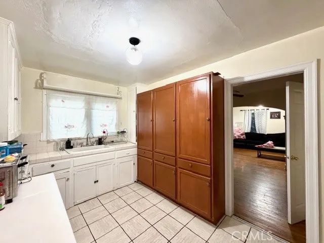 3005 11th Avenue, Los Angeles, CA 90018