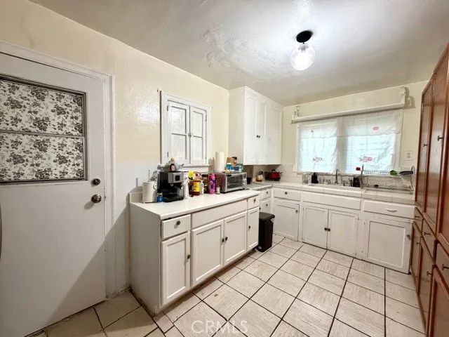 3005 11th Avenue, Los Angeles, CA 90018