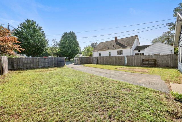 94 Upland St, Springfield, MA 01104