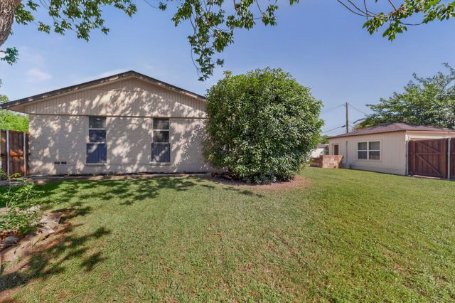 2302 Lagoon Drive, Mesquite, TX 75150
