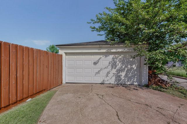 2302 Lagoon Drive, Mesquite, TX 75150