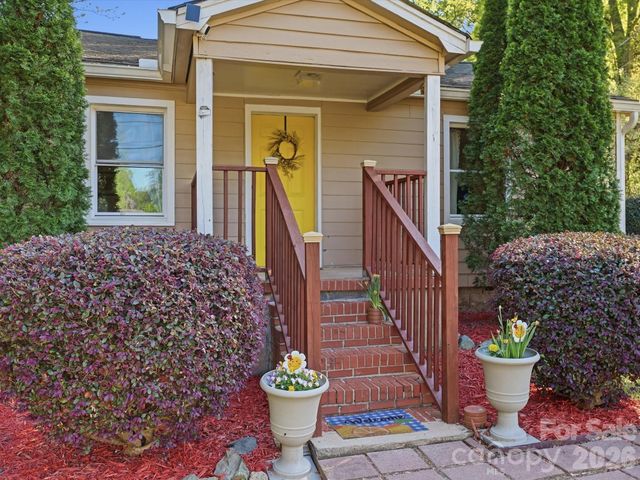 6223 Macon Street, Charlotte, NC 28208