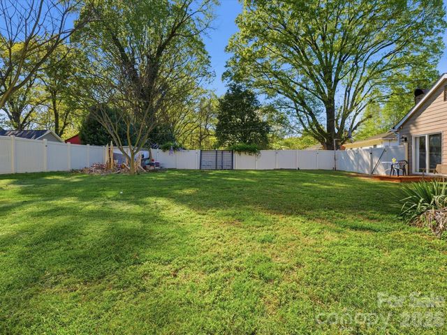 6223 Macon Street, Charlotte, NC 28208