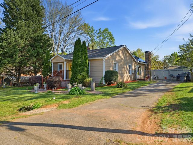 6223 Macon Street, Charlotte, NC 28208