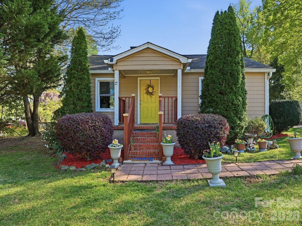 6223 Macon Street, Charlotte, NC 28208