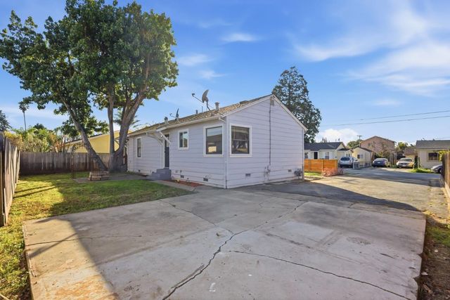 9 Nona Avenue, Freedom, CA 95019