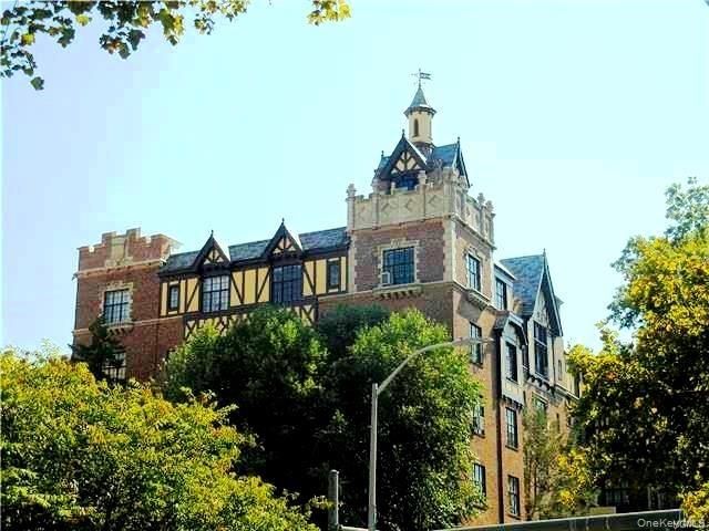2 Westchester Avenue 4N, White Plains, NY 10601
