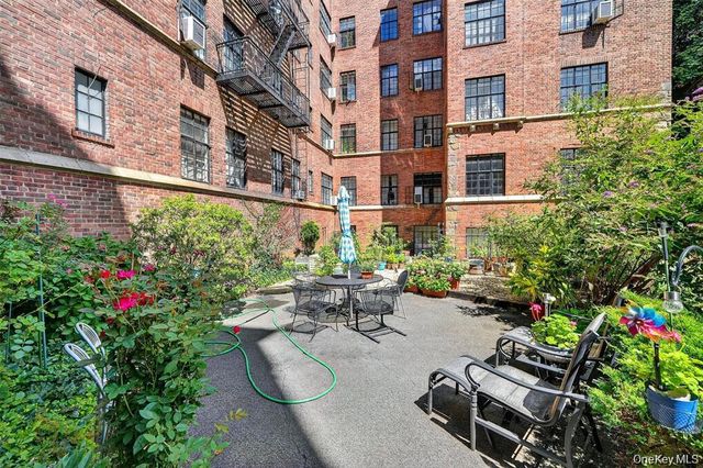 2 Westchester Avenue 4N, White Plains, NY 10601