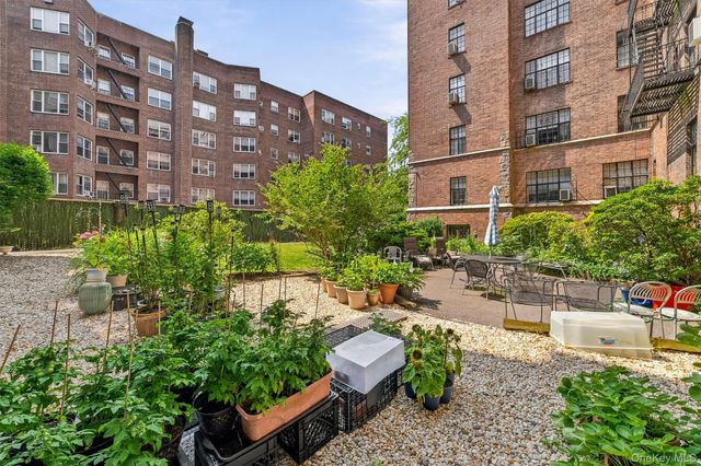 2 Westchester Avenue 4N, White Plains, NY 10601