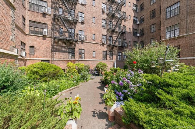 2 Westchester Avenue 4N, White Plains, NY 10601