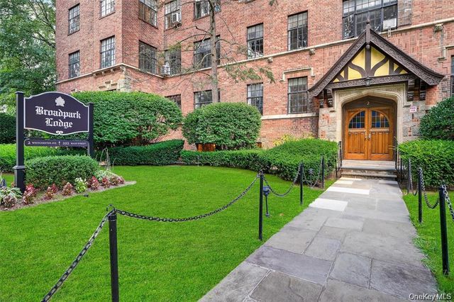 2 Westchester Avenue 4N, White Plains, NY 10601