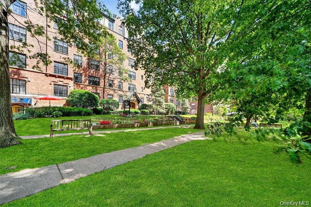 2 Westchester Avenue 4N, White Plains, NY 10601
