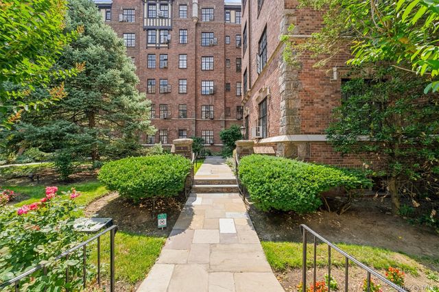 2 Westchester Avenue 4N, White Plains, NY 10601