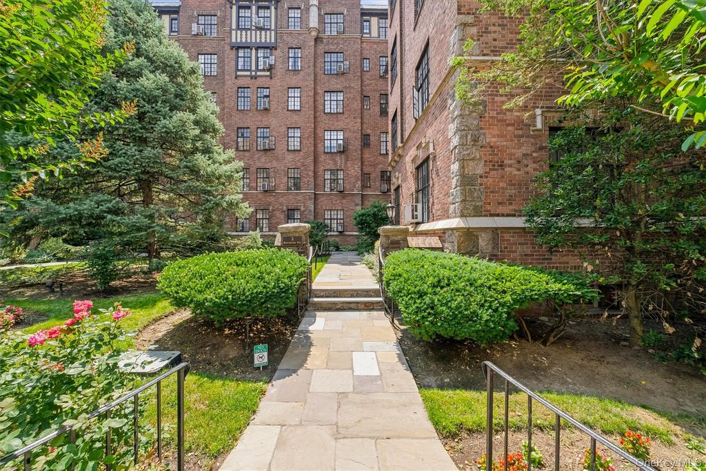 2 Westchester Avenue 4N, White Plains, NY 10601 — photo 4