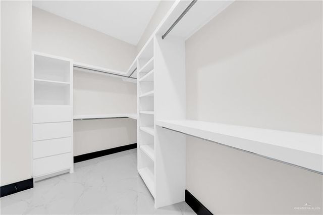 2801 E Zarzamora Avenue, Hidalgo, TX 78557