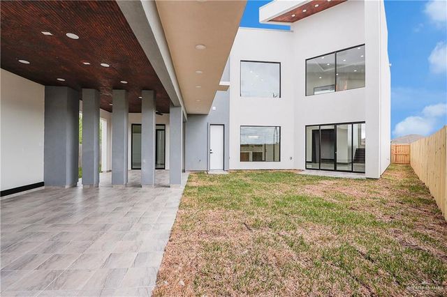 2801 E Zarzamora Avenue, Hidalgo, TX 78557