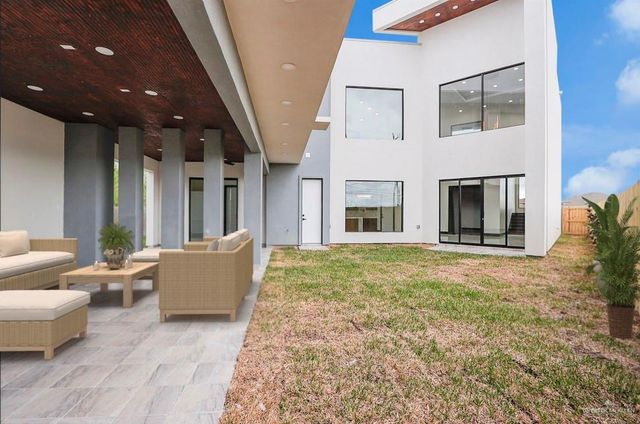 2801 E Zarzamora Avenue, Hidalgo, TX 78557