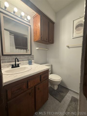 3229 S 214th East Avenue, Broken Arrow, OK 74014