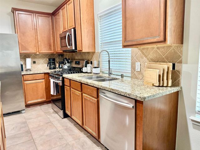 142 E Spindle Tree Circle, The Woodlands, TX 77382