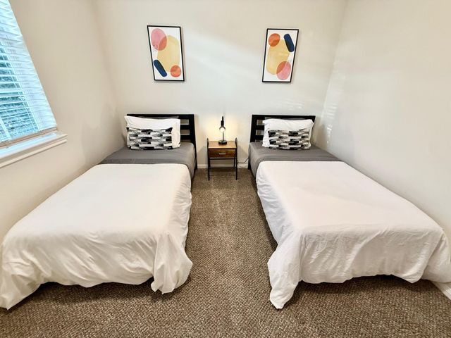 142 E Spindle Tree Circle, The Woodlands, TX 77382