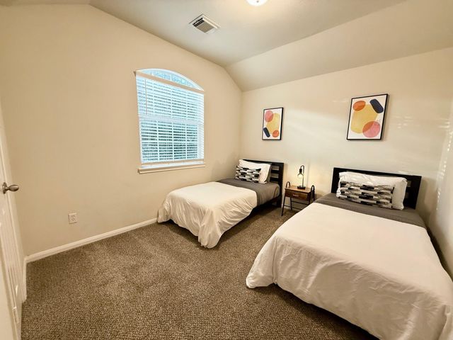 142 E Spindle Tree Circle, The Woodlands, TX 77382