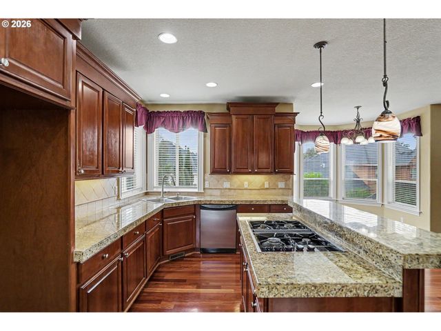 1695 Nw TITAN Dr, Salem, OR 97304