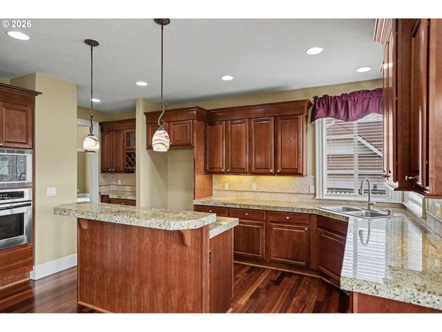 1695 Nw TITAN Dr, Salem, OR 97304