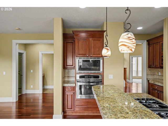 1695 Nw TITAN Dr, Salem, OR 97304