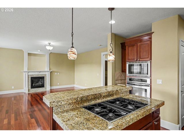 1695 Nw TITAN Dr, Salem, OR 97304