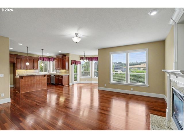 1695 Nw TITAN Dr, Salem, OR 97304