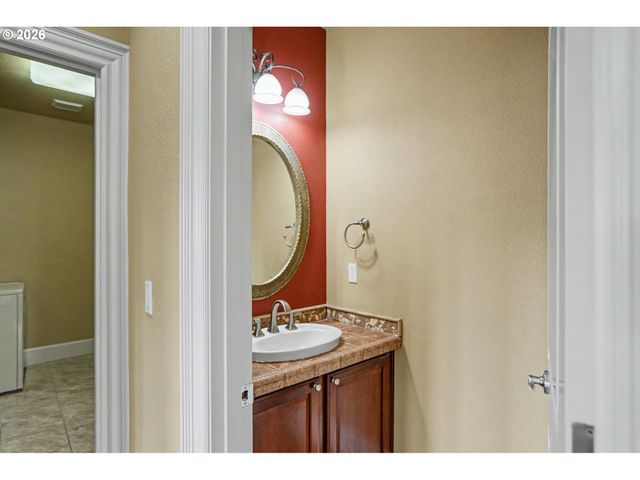 1695 Nw TITAN Dr, Salem, OR 97304