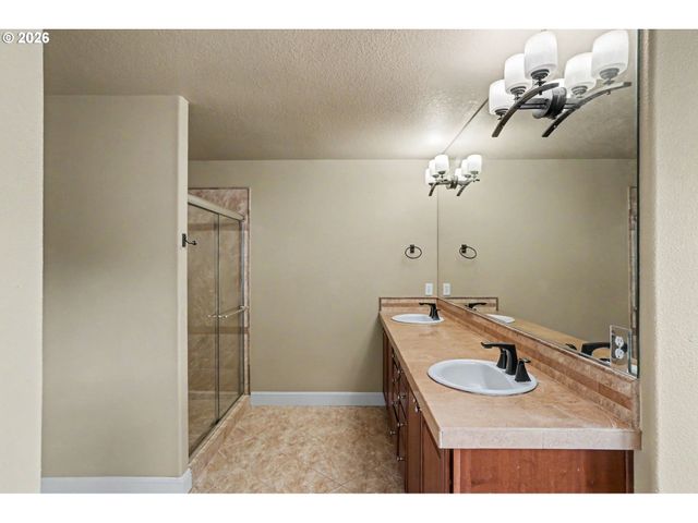1695 Nw TITAN Dr, Salem, OR 97304