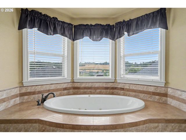 1695 Nw TITAN Dr, Salem, OR 97304