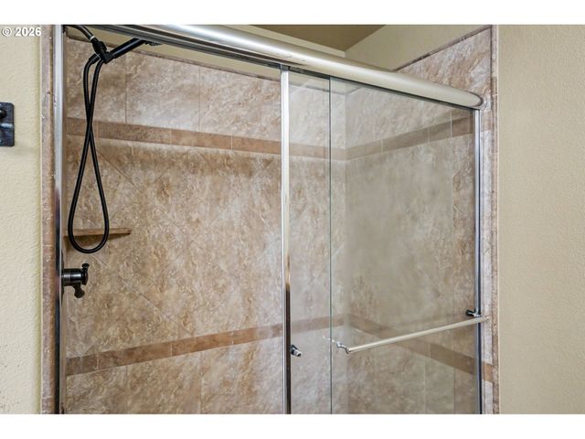 1695 Nw TITAN Dr, Salem, OR 97304