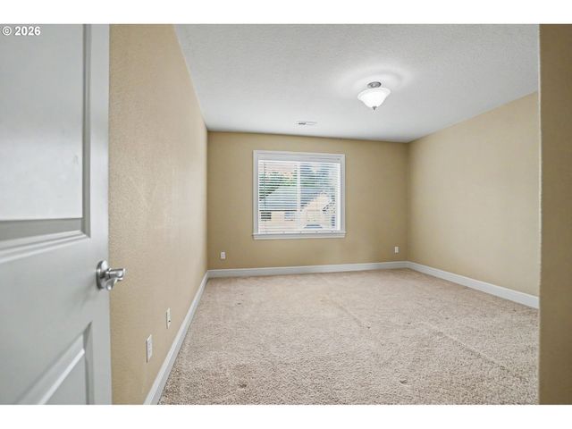 1695 Nw TITAN Dr, Salem, OR 97304
