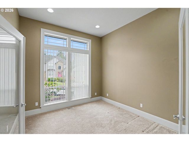 1695 Nw TITAN Dr, Salem, OR 97304