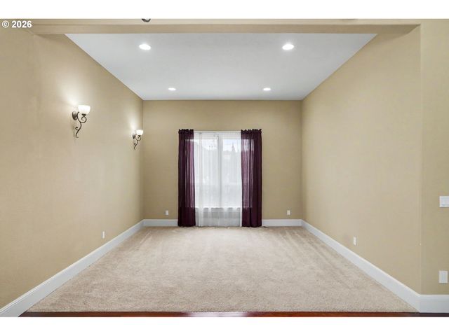 1695 Nw TITAN Dr, Salem, OR 97304