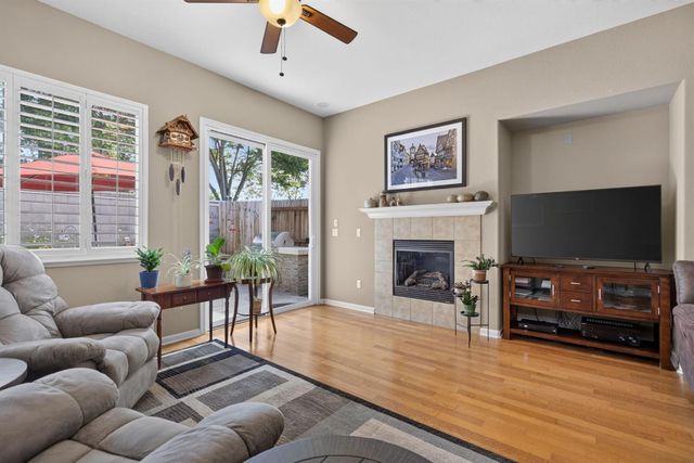 4520 Crown Bench Cir, Elk Grove, CA 95757