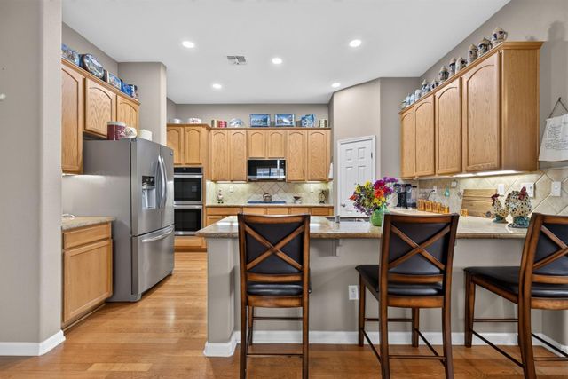 4520 Crown Bench Cir, Elk Grove, CA 95757