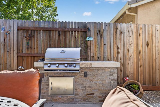 4520 Crown Bench Cir, Elk Grove, CA 95757