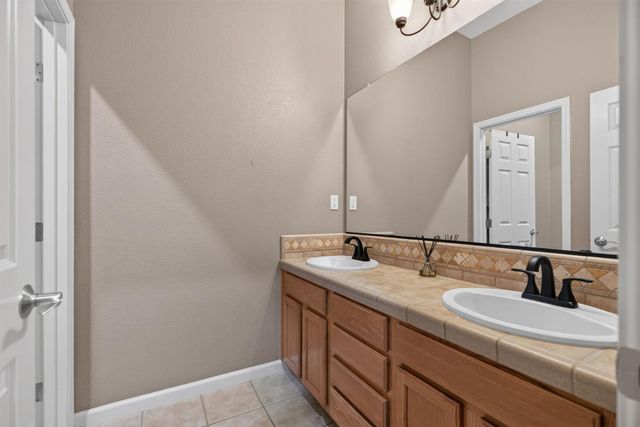 4520 Crown Bench Cir, Elk Grove, CA 95757