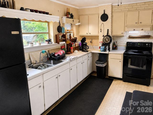 547 Avery Creek Road, Arden, NC 28704
