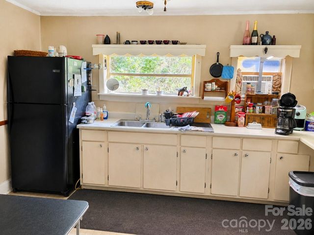 547 Avery Creek Road, Arden, NC 28704