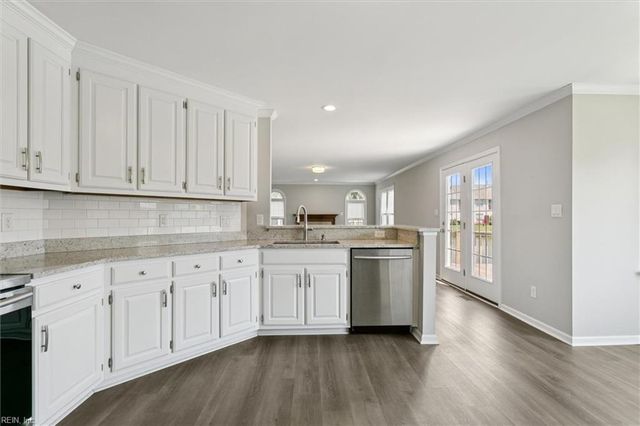 10 Pine Lake CT, Hampton, VA 23669